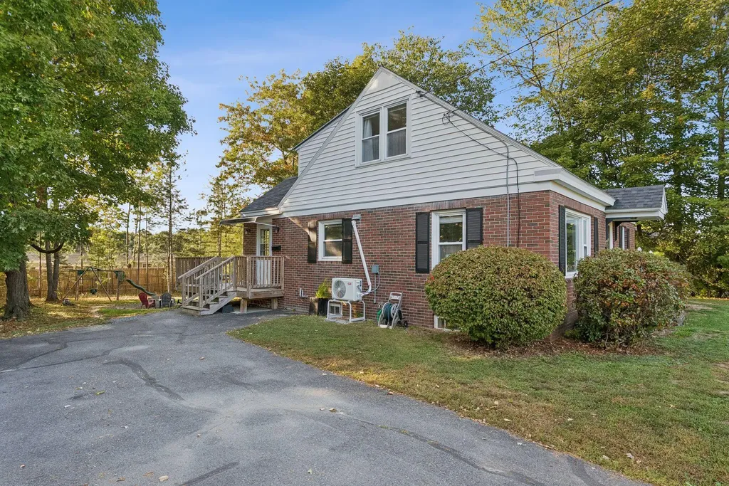 31 Whipple Street Winslow ME 04901