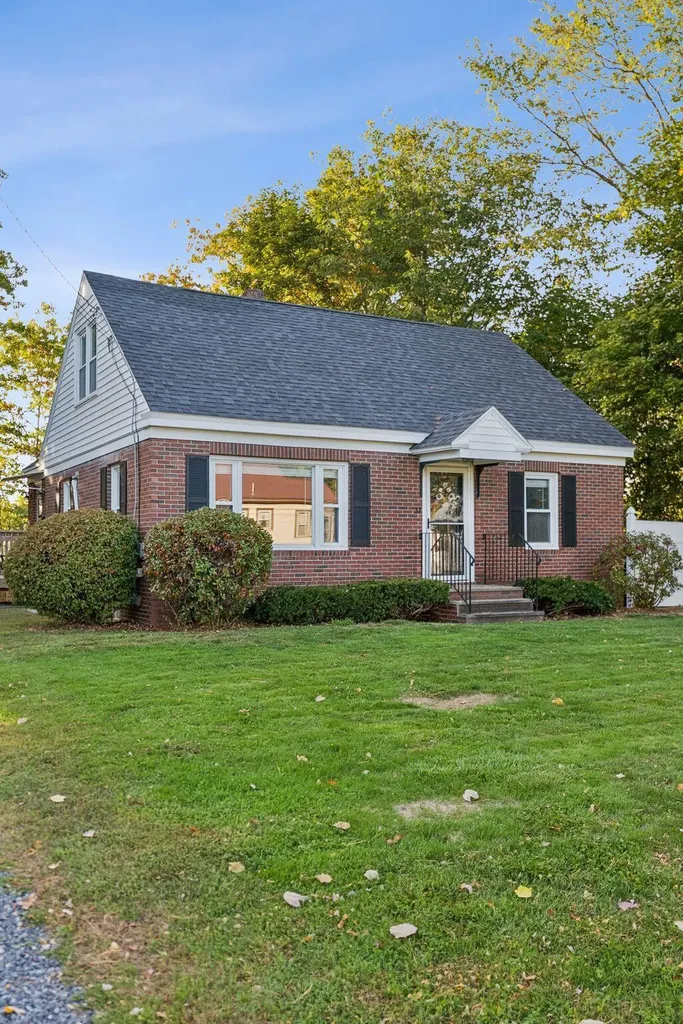 31 Whipple Street Winslow ME 04901