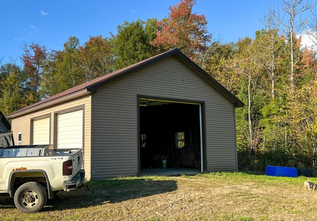 60 Hydes Way Palermo ME 04354
