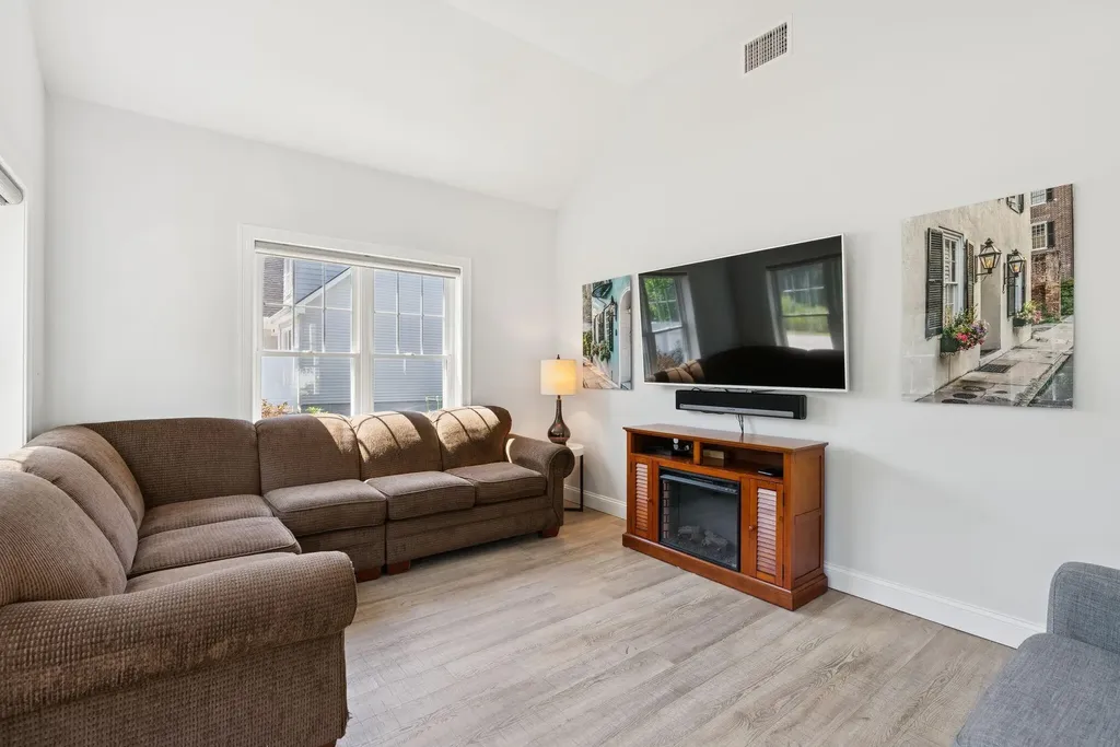 2 Chestnut Lane Kennebunk ME 04043