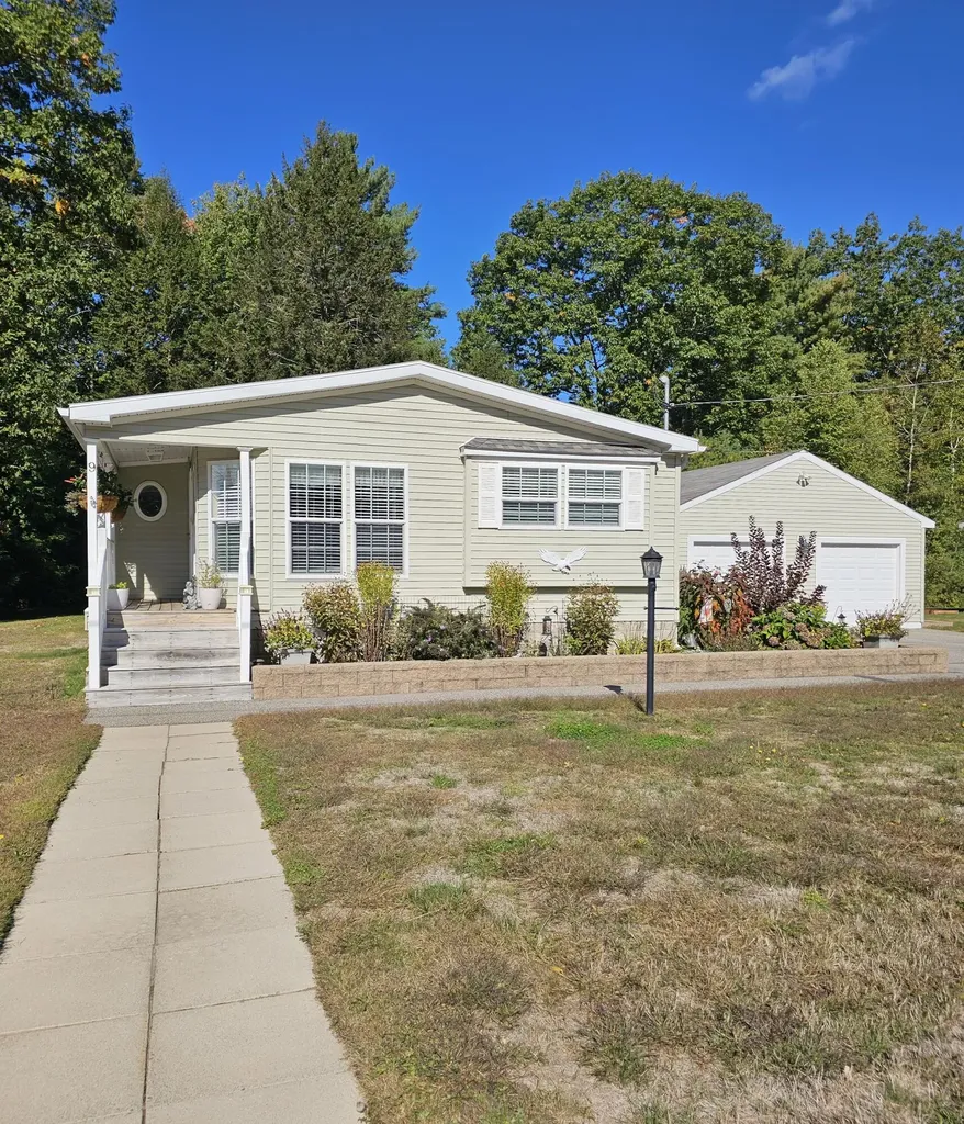 9 Commodore Drive Sanford ME 04073