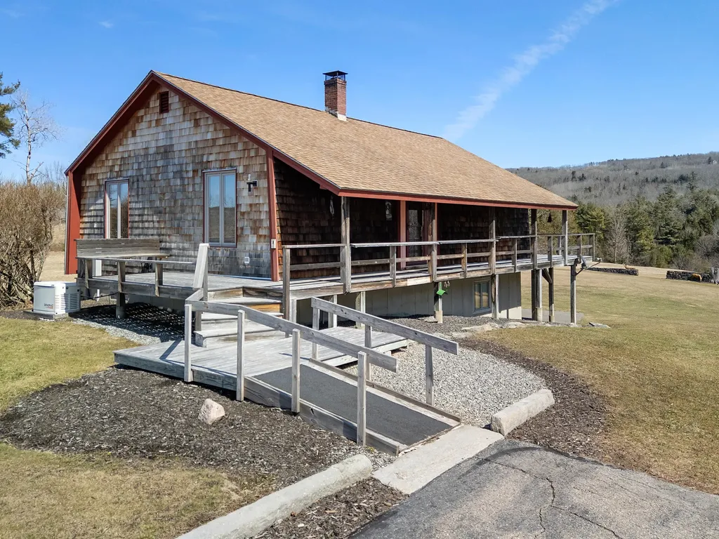 425 Sennebec Road Union ME 04862