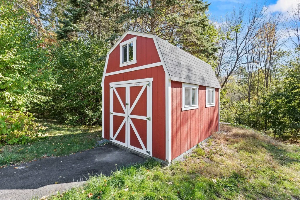 56 Constitution Drive Westbrook ME 04092