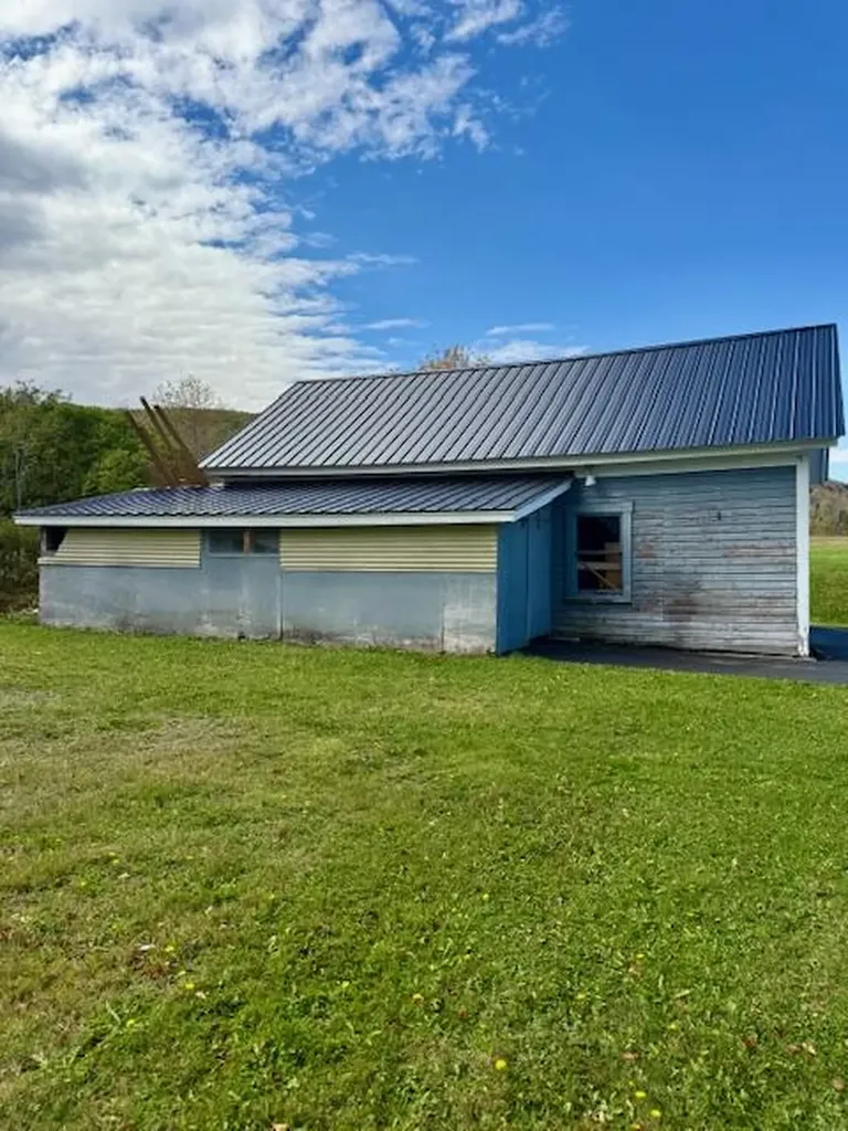469 Us Route 1 Frenchville ME 04745