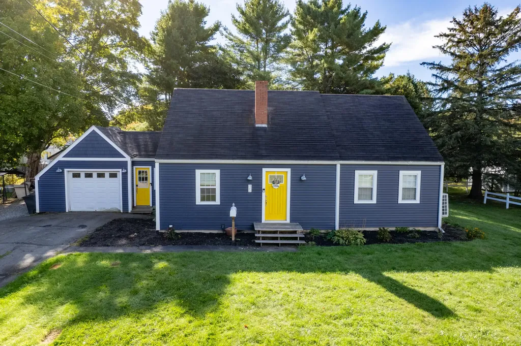 35 North Street Newport ME 04953