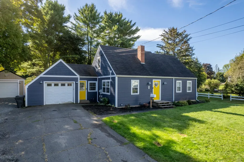 35 North Street Newport ME 04953