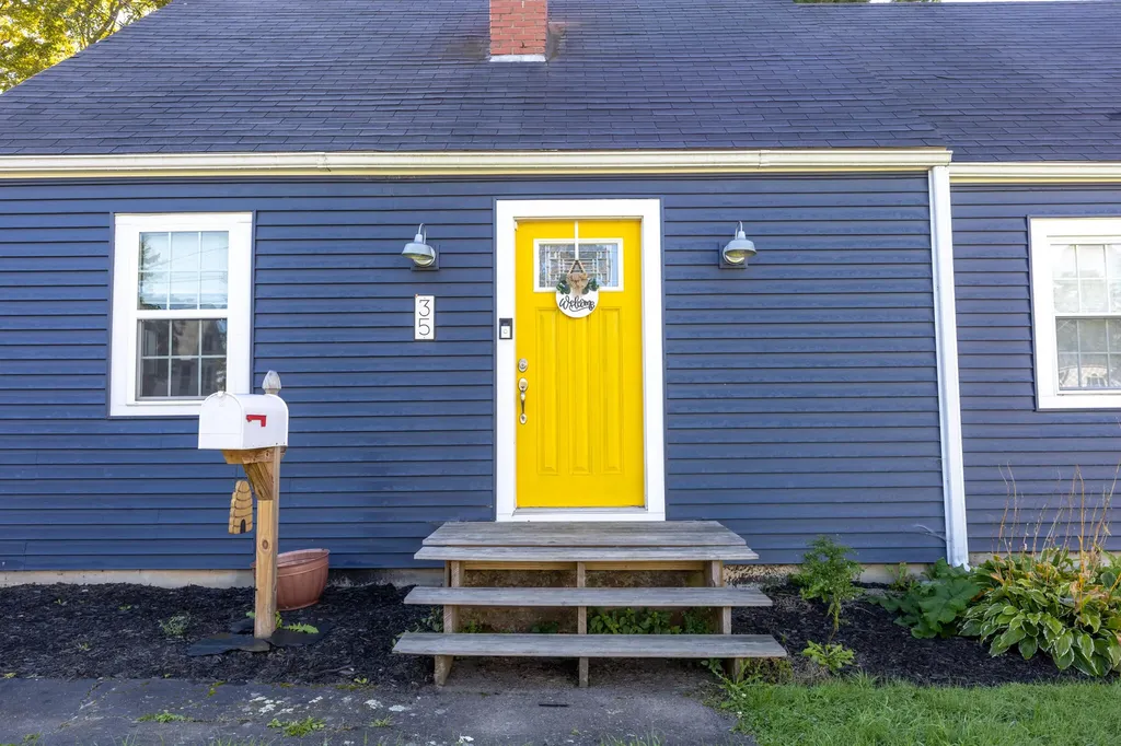35 North Street Newport ME 04953