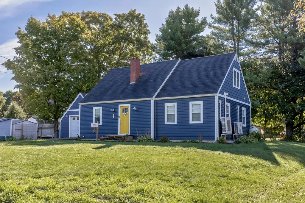 35 North Street Newport ME 04953