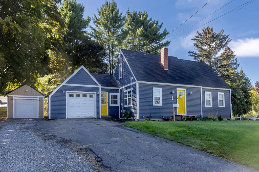 35 North Street Newport ME 04953