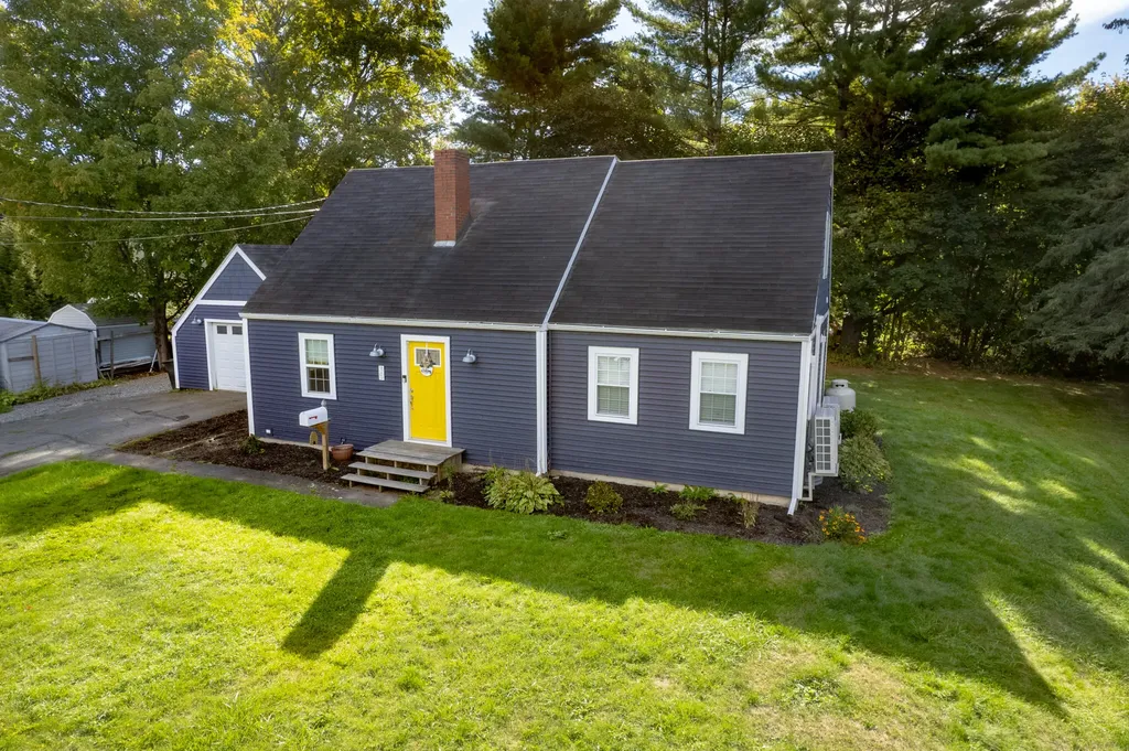 35 North Street Newport ME 04953
