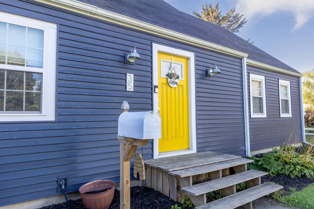 35 North Street Newport ME 04953