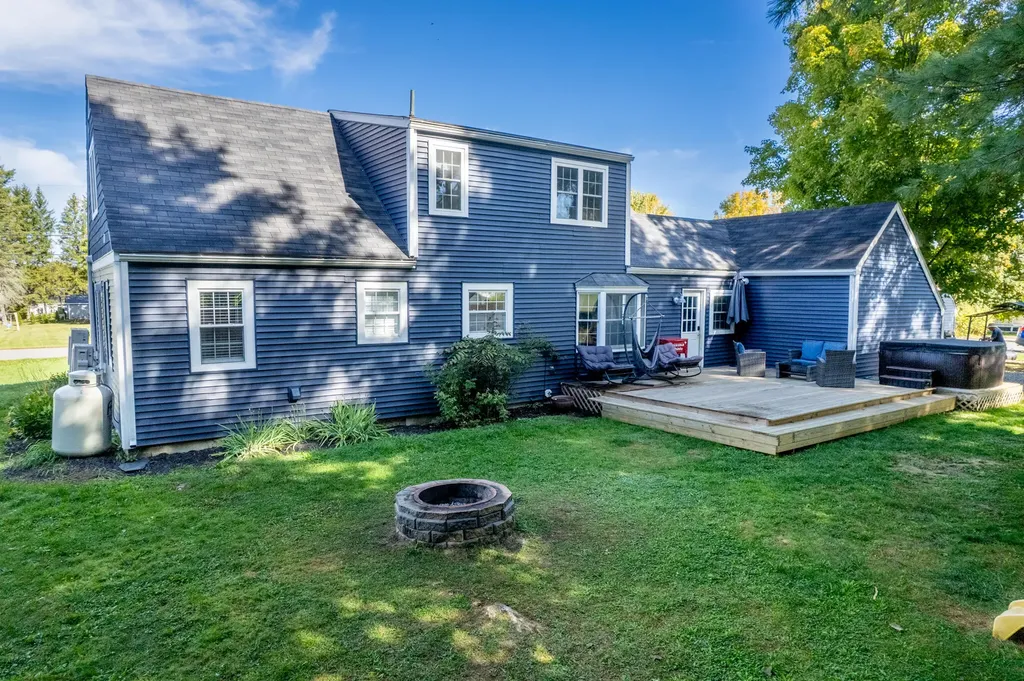 35 North Street Newport ME 04953