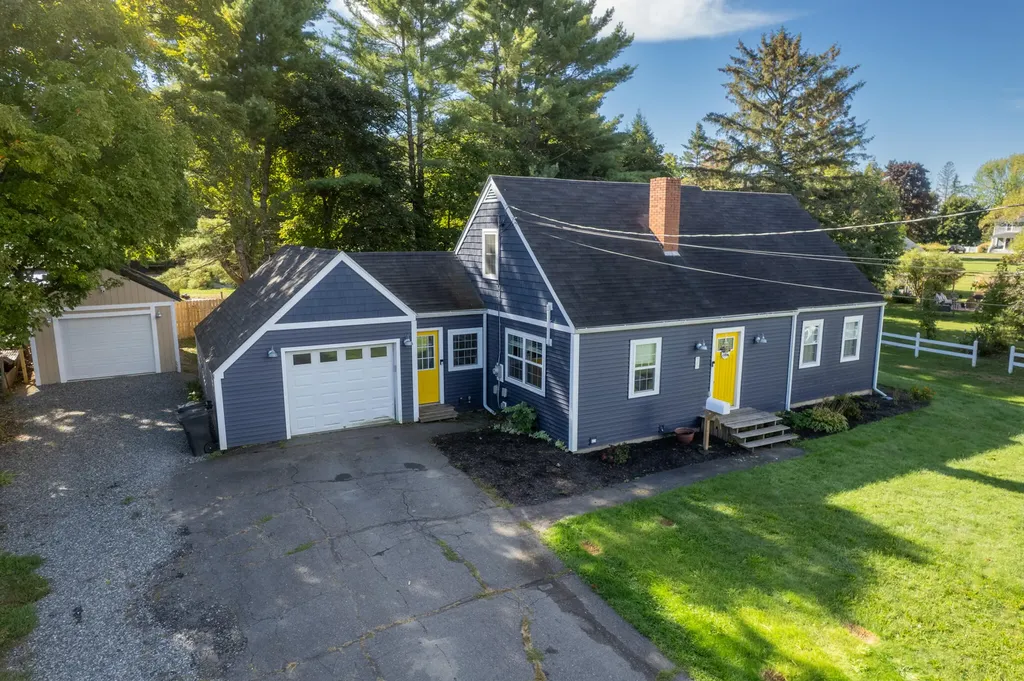 35 North Street Newport ME 04953