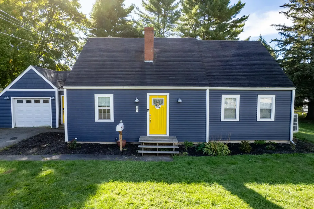 35 North Street Newport ME 04953