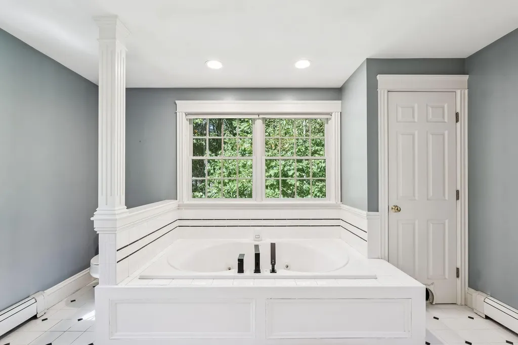 4 Periwinkle Way Falmouth ME 04105