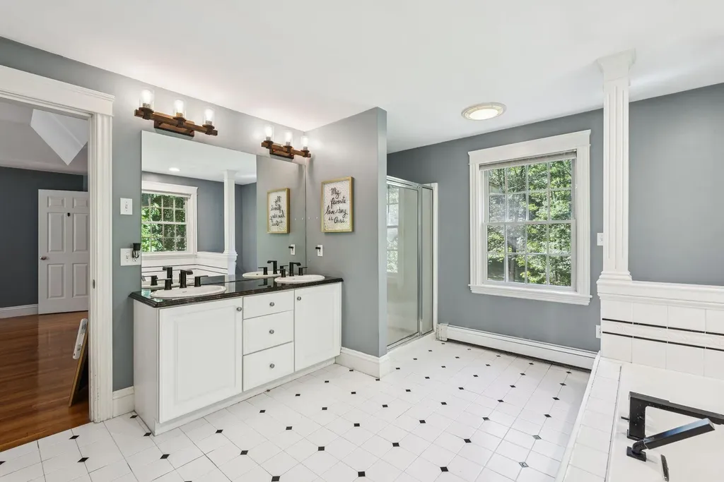 4 Periwinkle Way Falmouth ME 04105