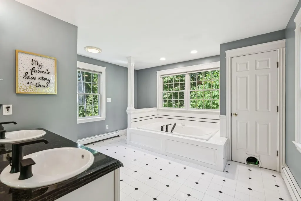 4 Periwinkle Way Falmouth ME 04105