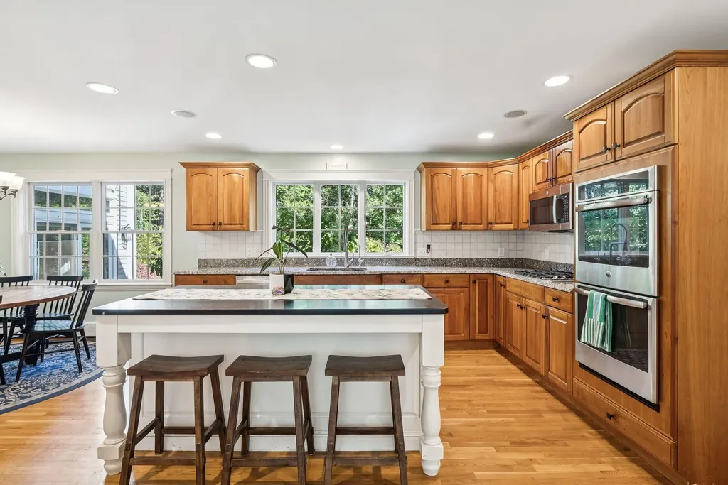 4 Periwinkle Way Falmouth ME 04105