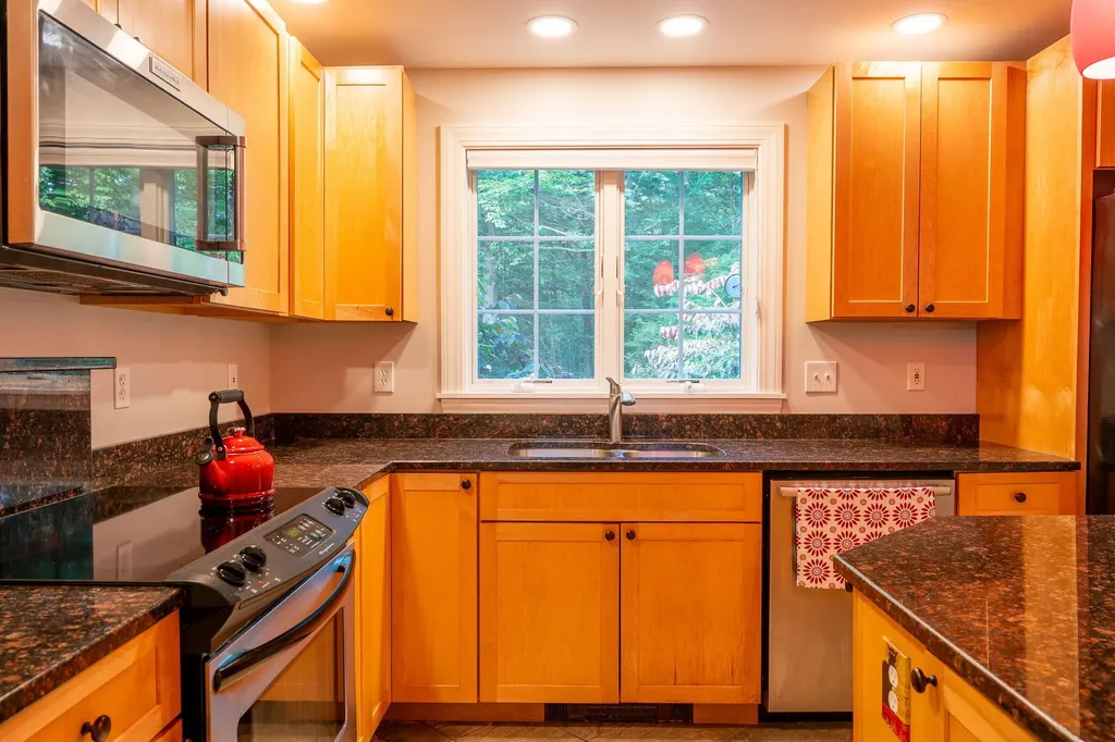 9 Whippoorwill Lane Durham ME 04222