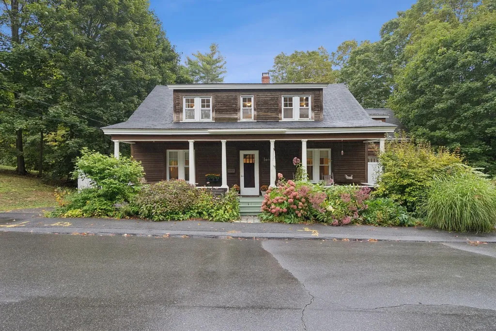 10 Warren Street Hallowell ME 04347