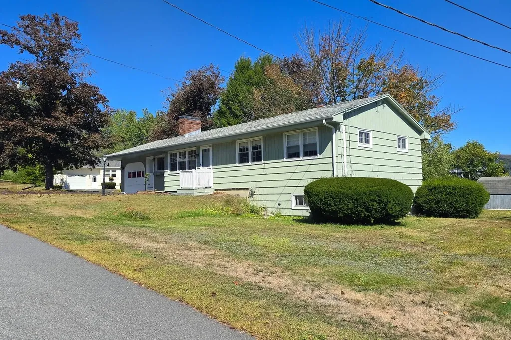 2 Heathwood Lane Lewiston ME 04240