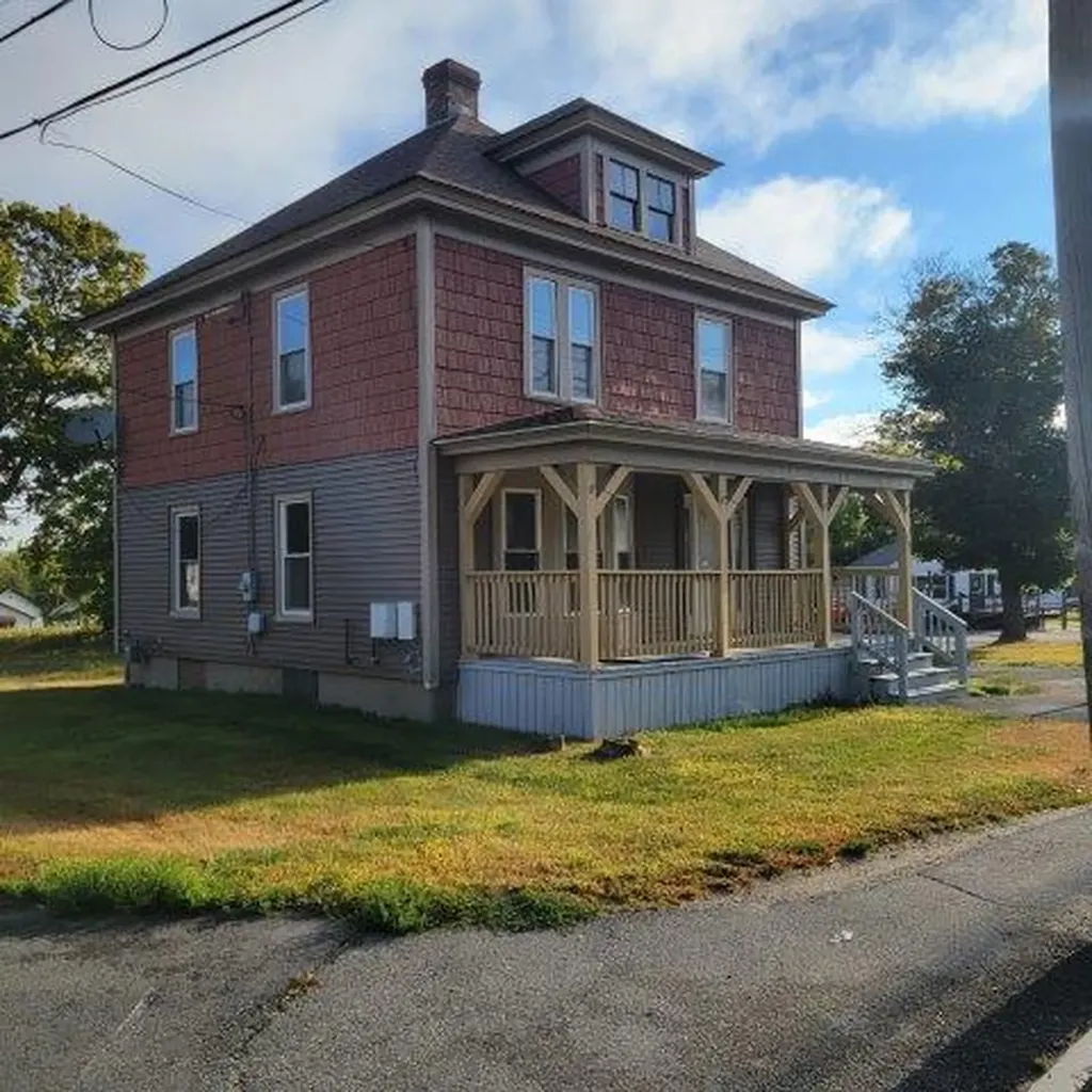 49 W Broadway Lincoln ME 04457