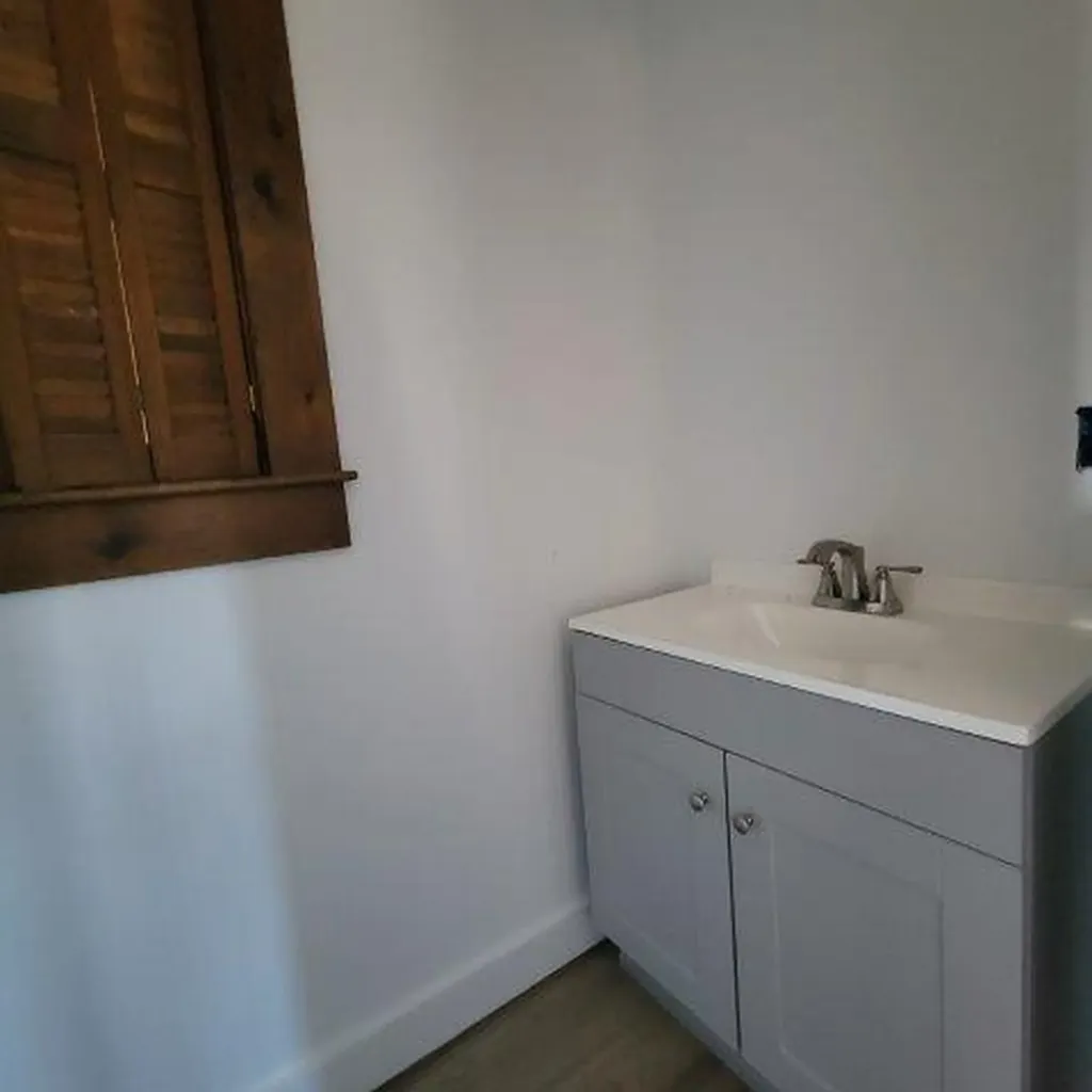 49 W Broadway Lincoln ME 04457