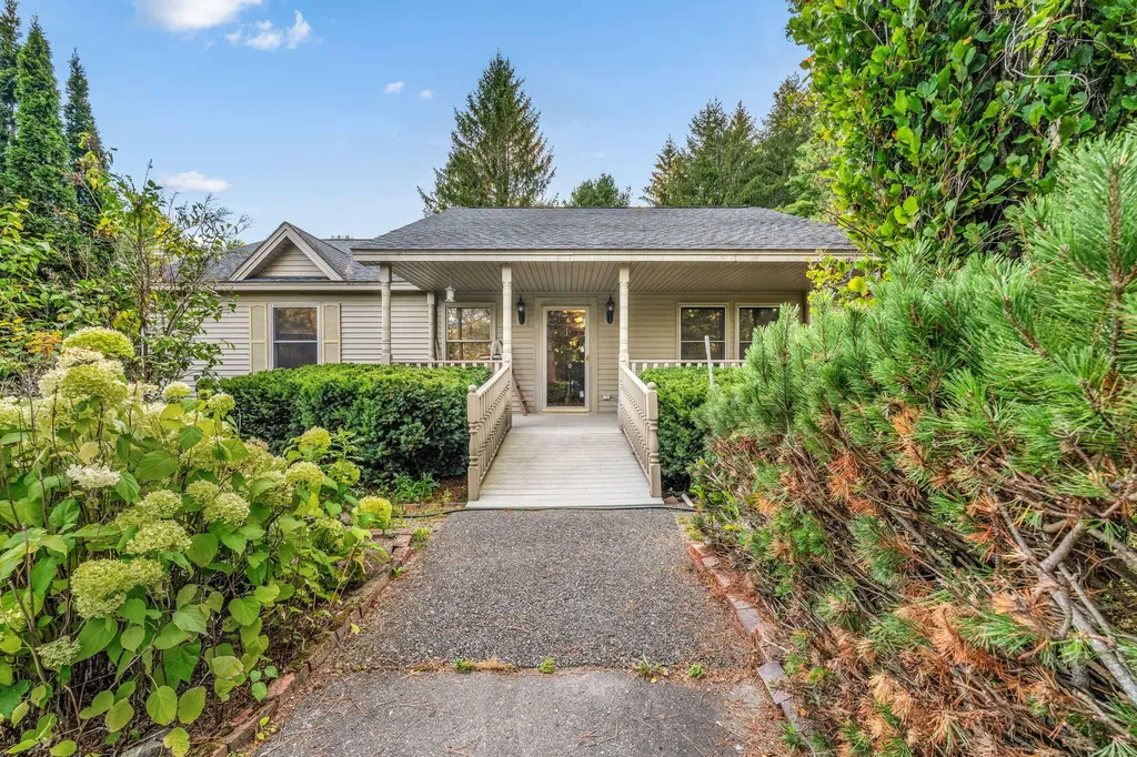 Bangor ME, 207 Finson Road