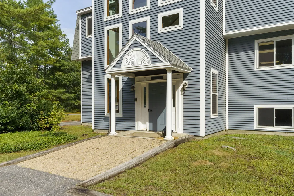 22 Parkers Way Brunswick ME 04011