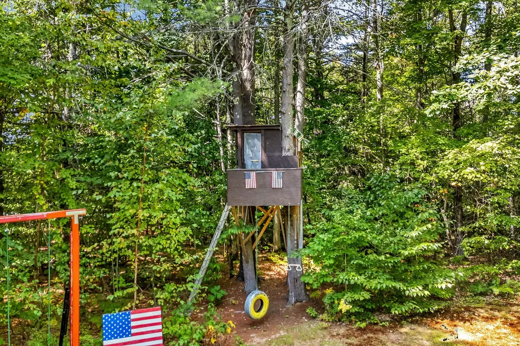 17 Harmon's Corner Road Auburn ME 04210