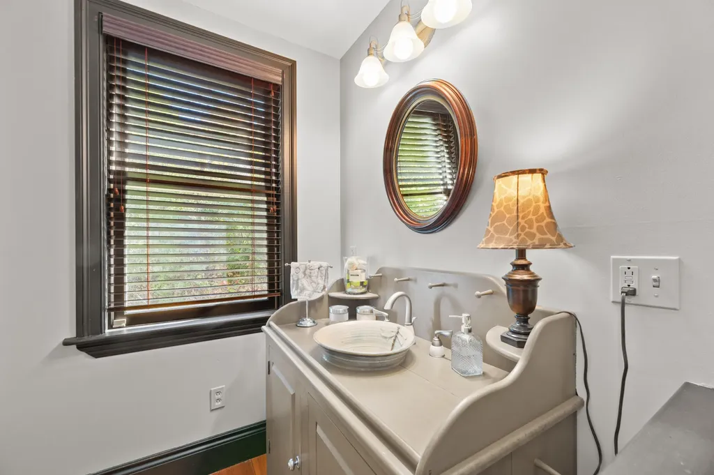155 Old Kents Hill Road Readfield ME 04355