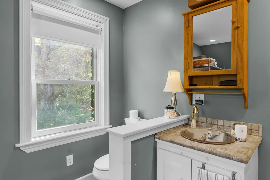 155 Old Kents Hill Road Readfield ME 04355