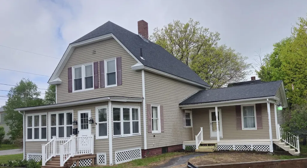 17 Bates Street Millinocket ME 04462