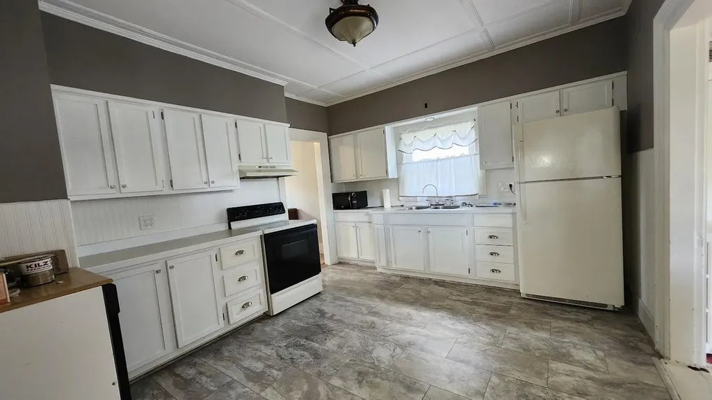 17 Bates Street Millinocket ME 04462