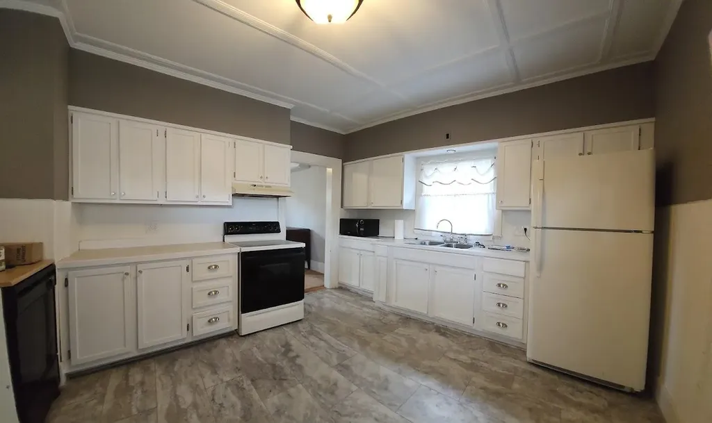 17 Bates Street Millinocket ME 04462