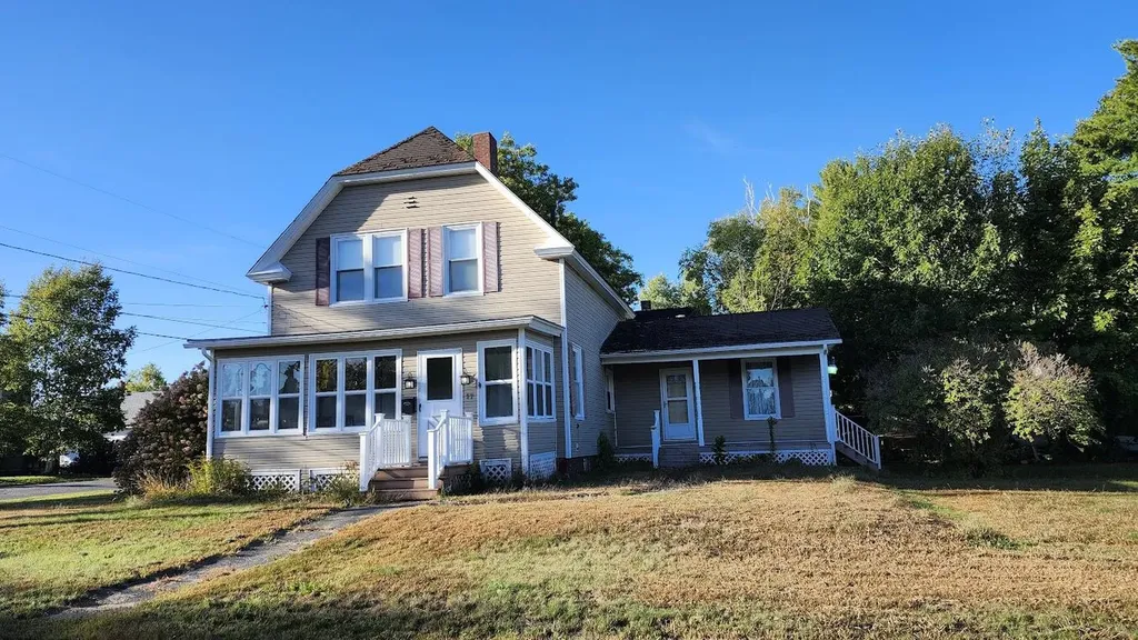 17 Bates Street Millinocket ME 04462