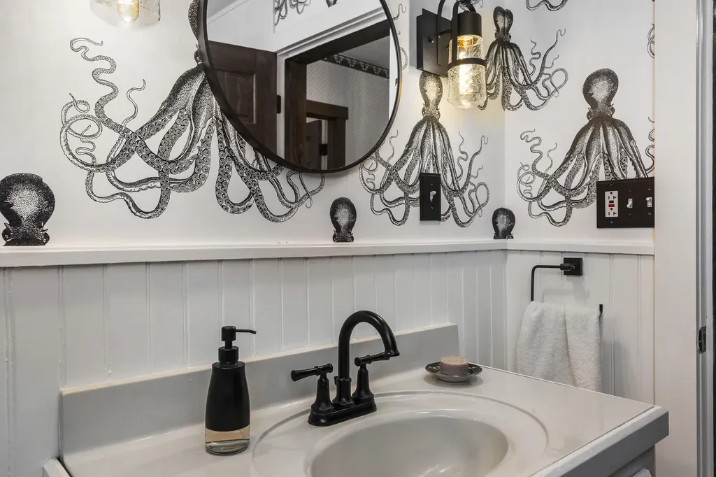664 Boothbay Road Edgecomb ME 04556