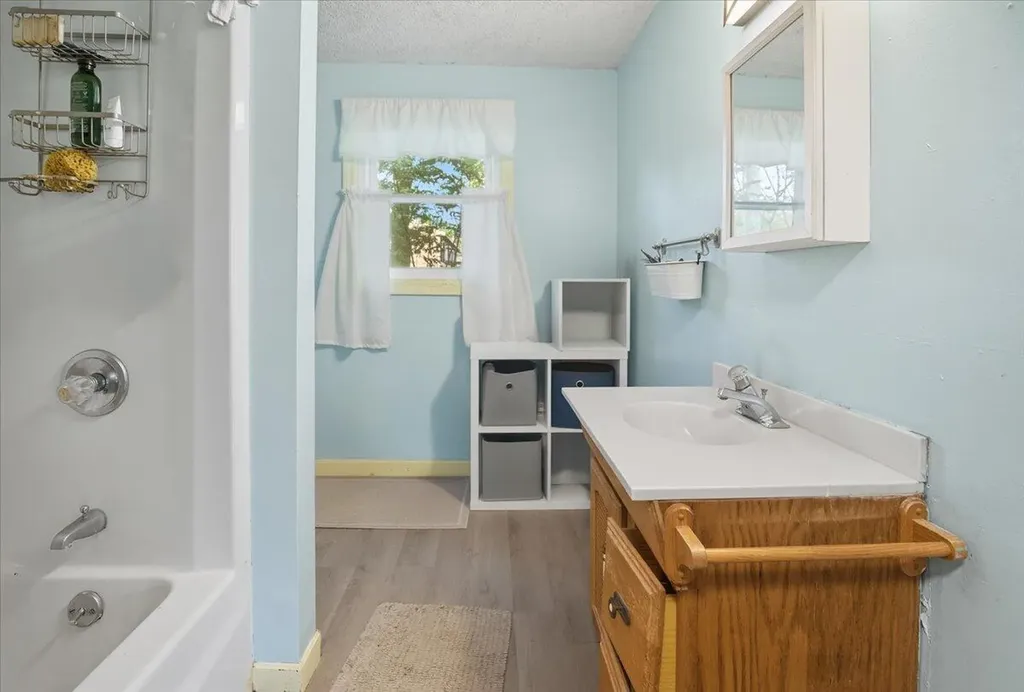 185 Pleasant Street Richmond ME 04357