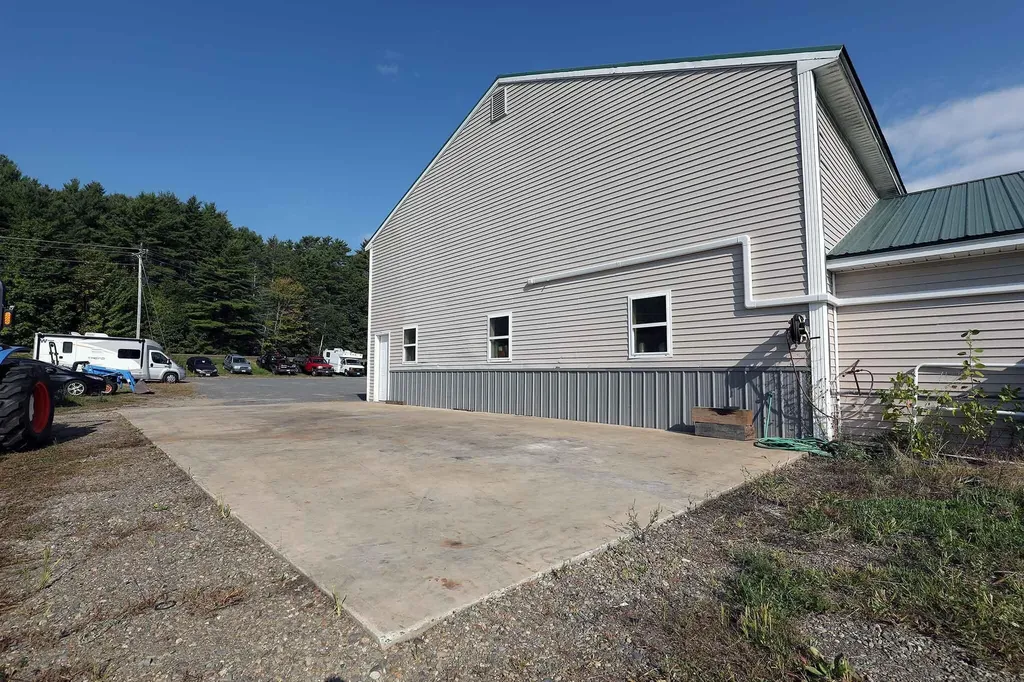 5 Amity Lane Pittston ME 04345