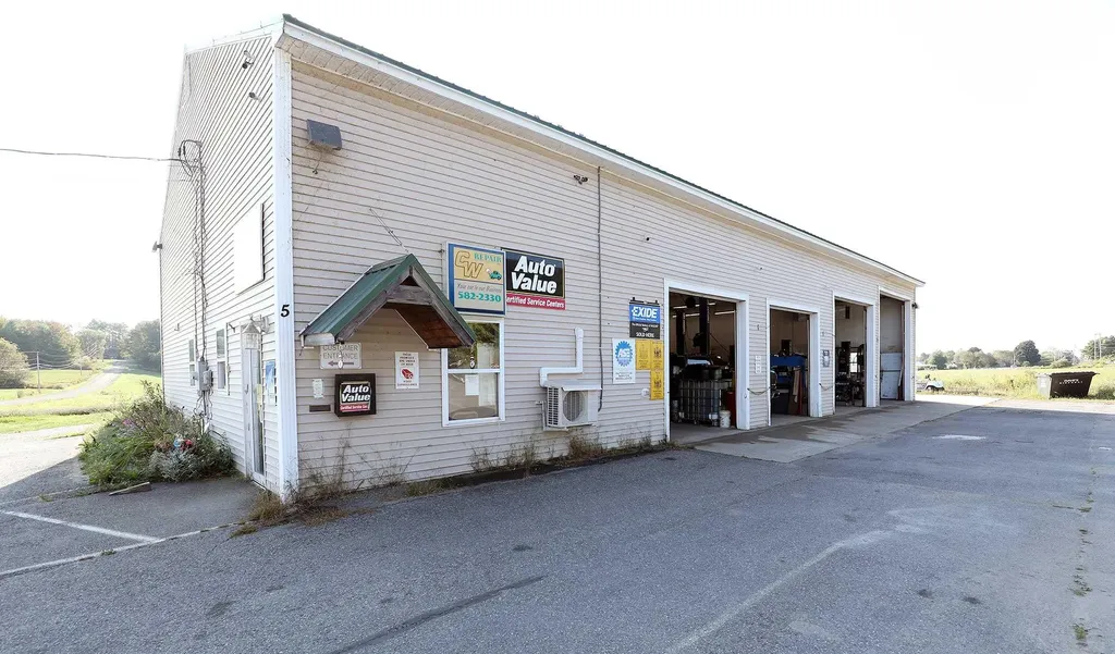 5 Amity Lane Pittston ME 04345
