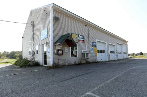 5 Amity Lane Pittston ME 04345