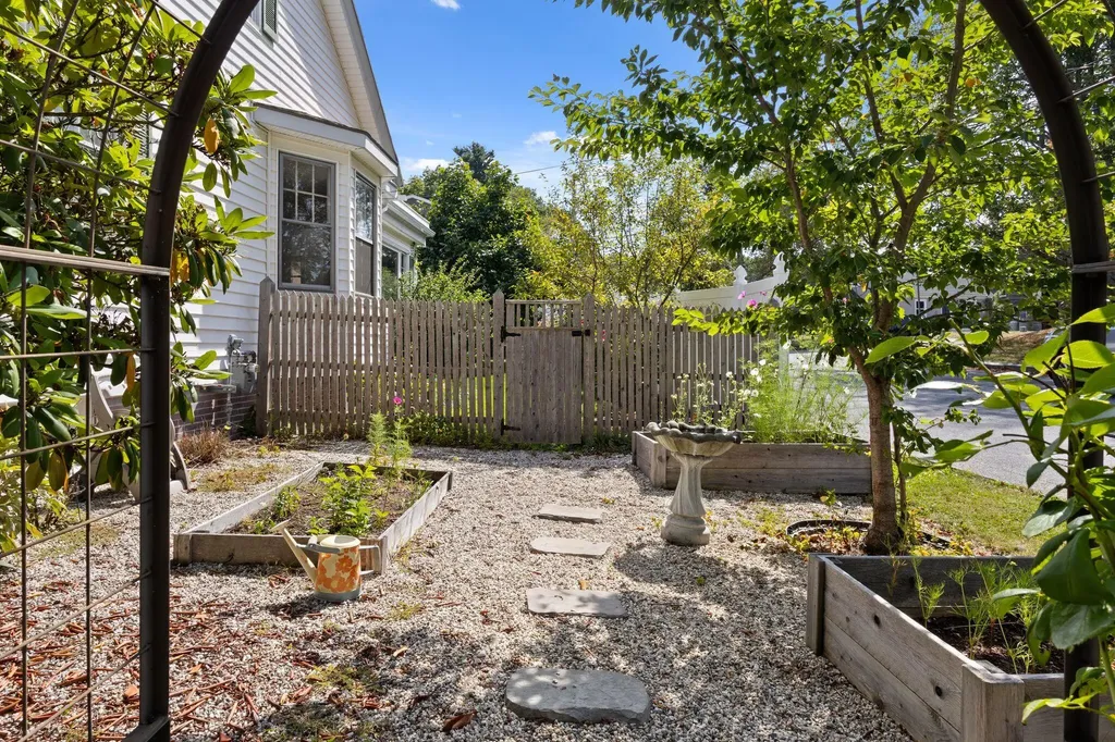 52 Maplewood Street Portland ME 04103