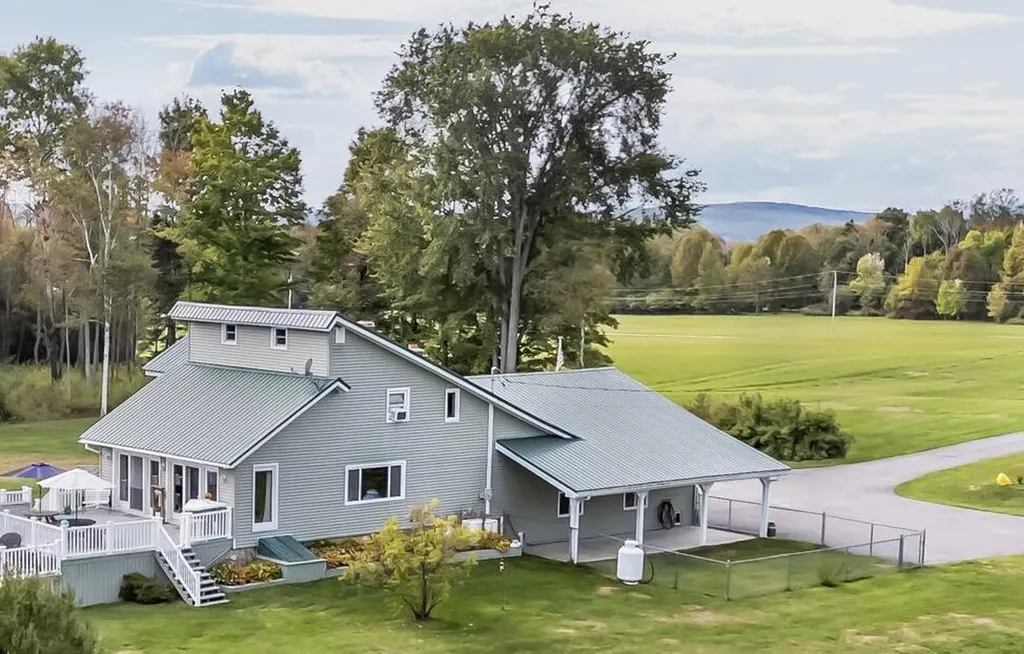 47 Higgins Road Palmyra ME 04965