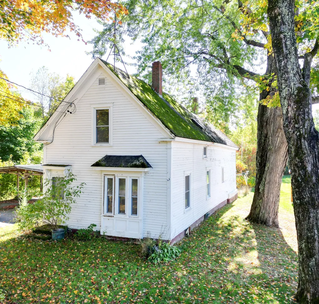 67 Pleasant Street Solon ME 04979