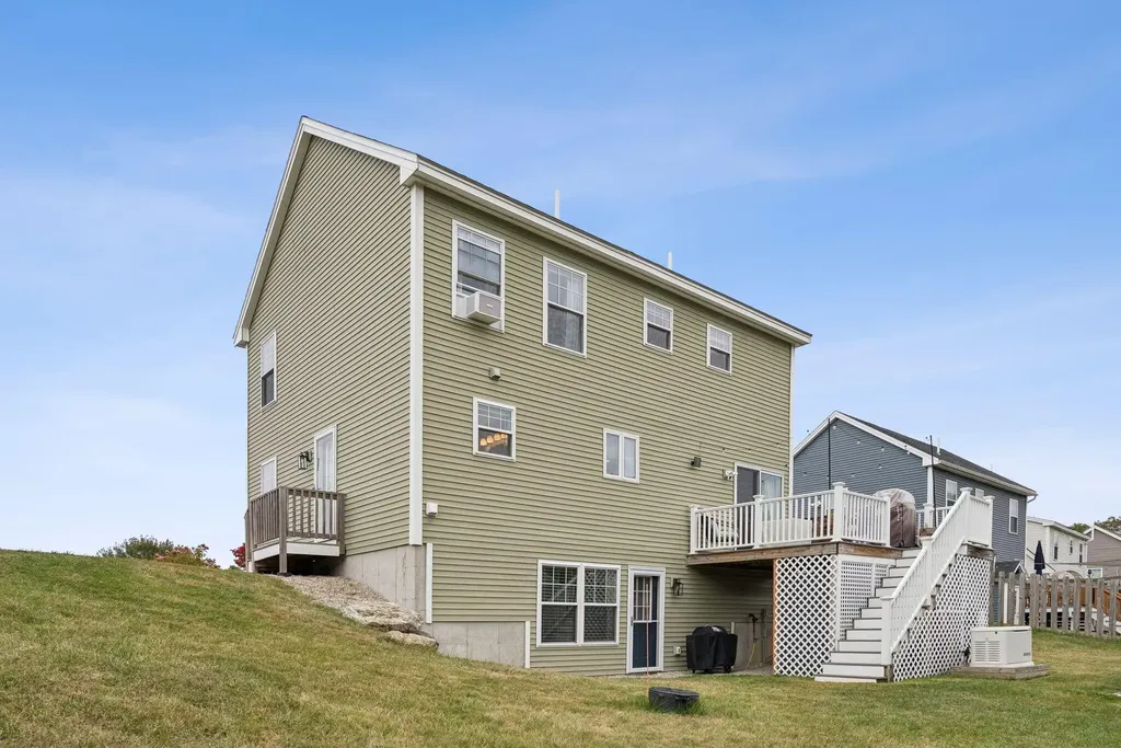 17 Buds Trail Cumberland ME 04021