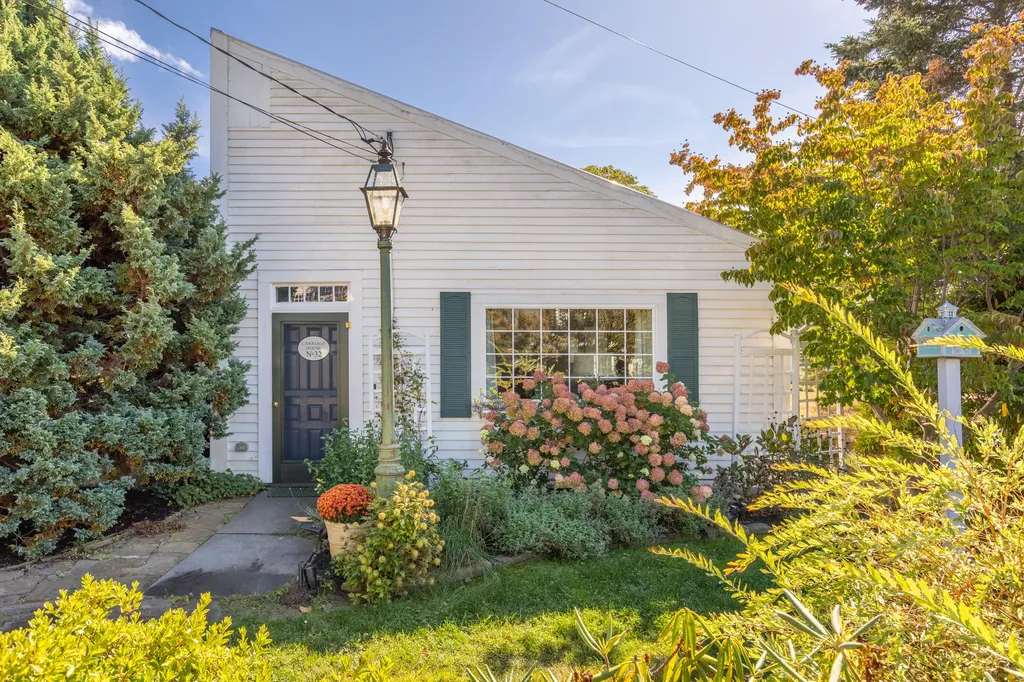 32 Murray Hill Road Boothbay ME 04544