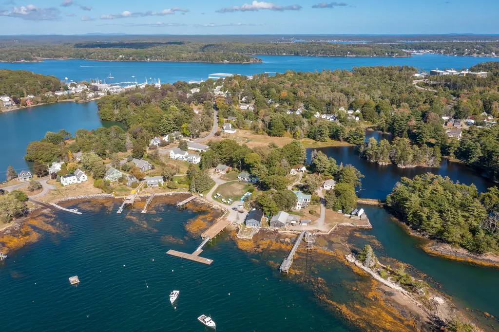 32 Murray Hill Road Boothbay ME 04544