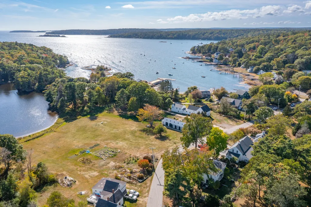 32 Murray Hill Road Boothbay ME 04544