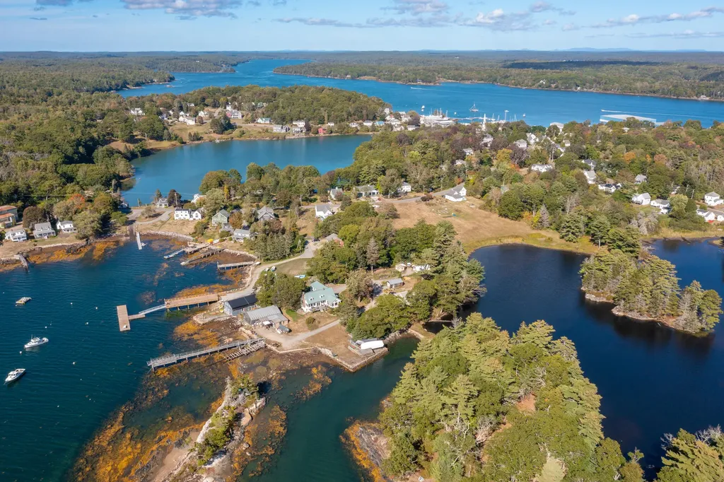 32 Murray Hill Road Boothbay ME 04544