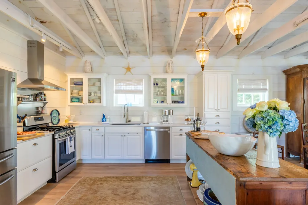32 Murray Hill Road Boothbay ME 04544
